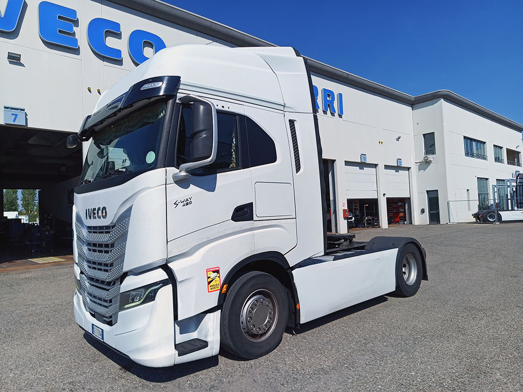 IMG_20260903_152618_527 IVECO S-WAY AS440S48T/P TRATTORE – 4897